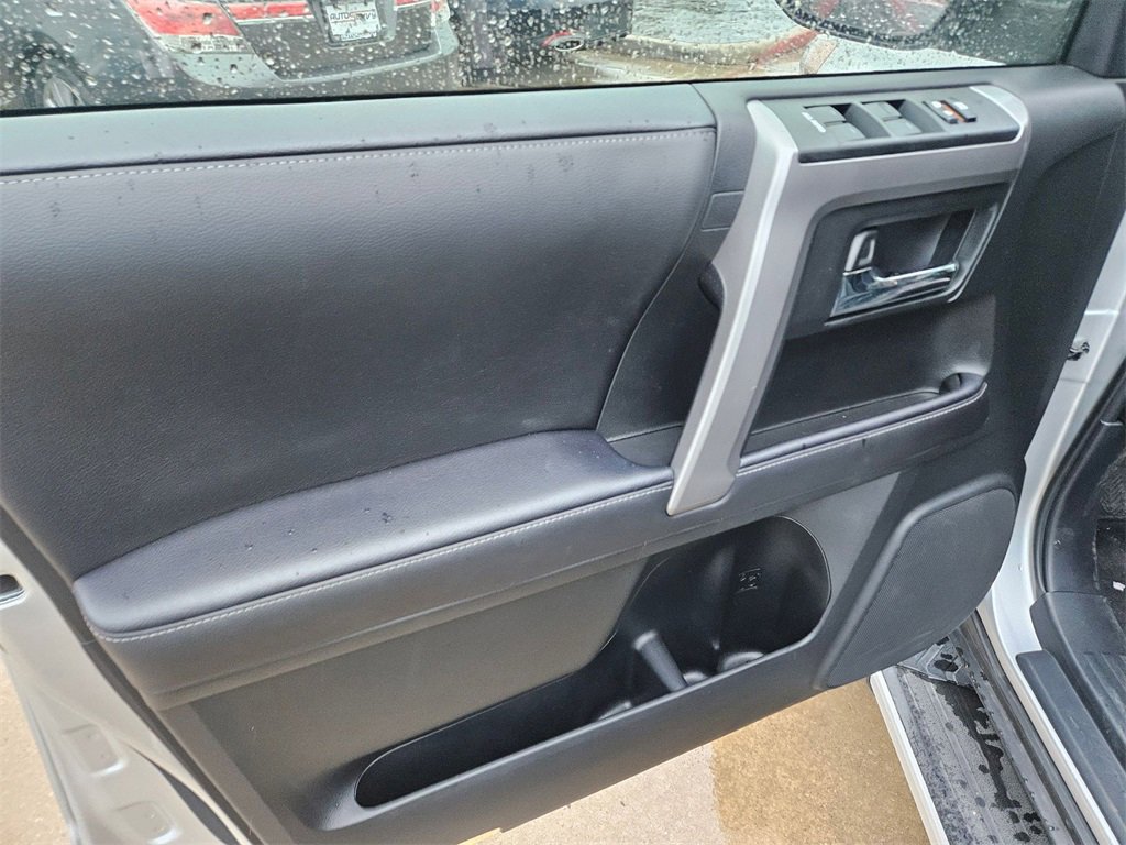 Used 2022 Toyota 4Runner SR5 Premium image 15