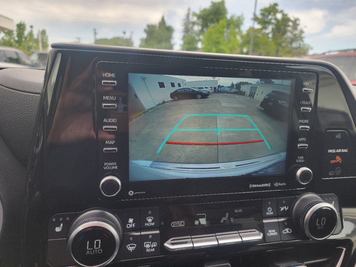 Used 2022 Toyota Highlander XLE FWD image 23