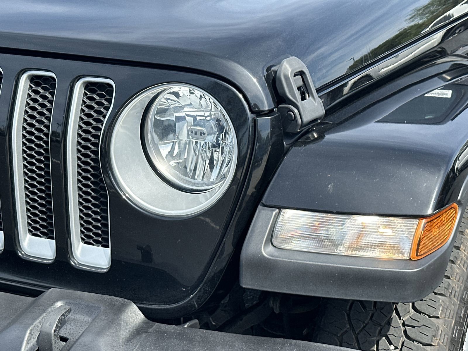 Used 2022 Jeep Wrangler Unlimited Sahara AWD/4WD image 11