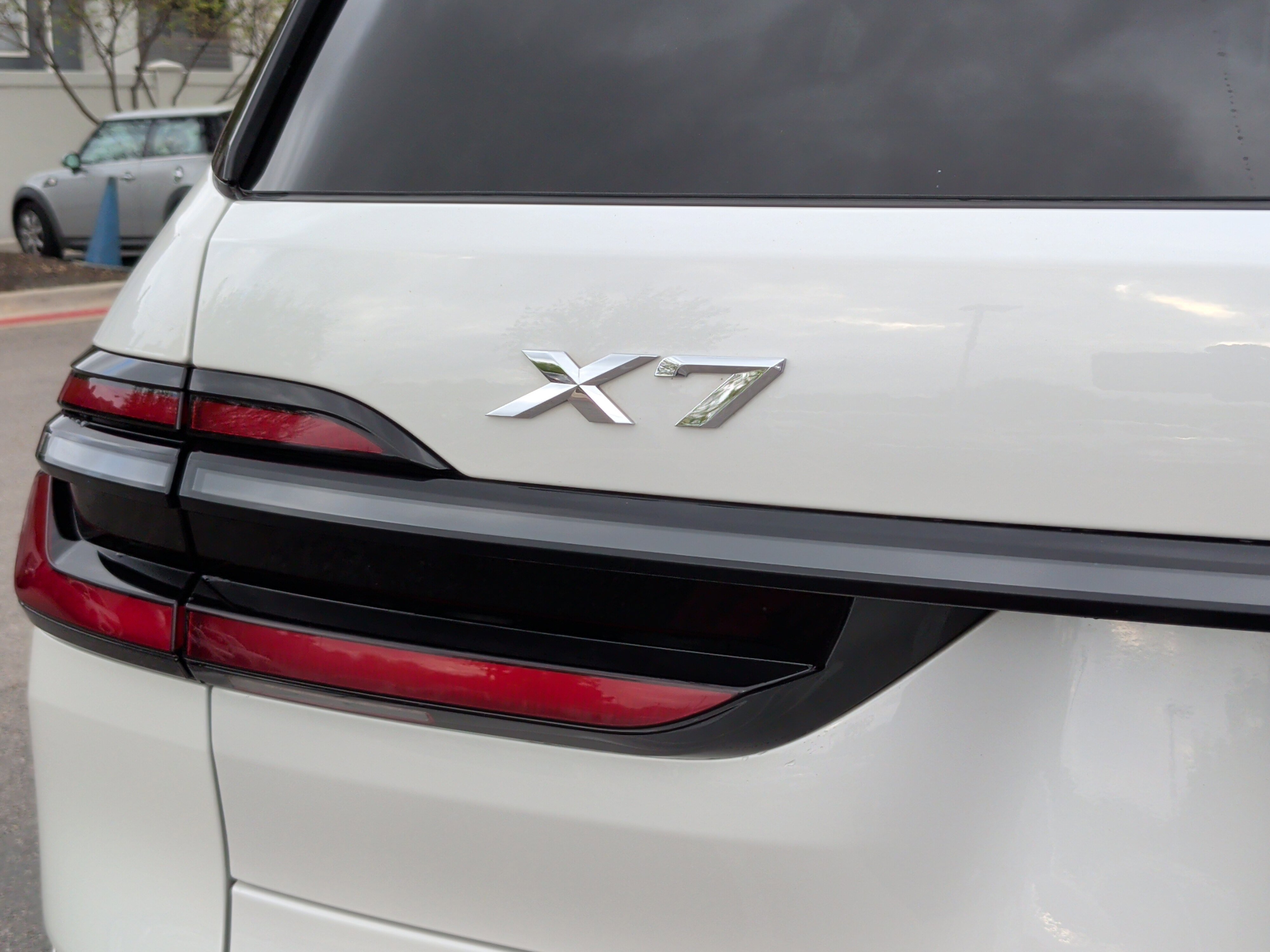 Certified 2024 BMW X7 xDrive40i w/ M Sport Package image 11