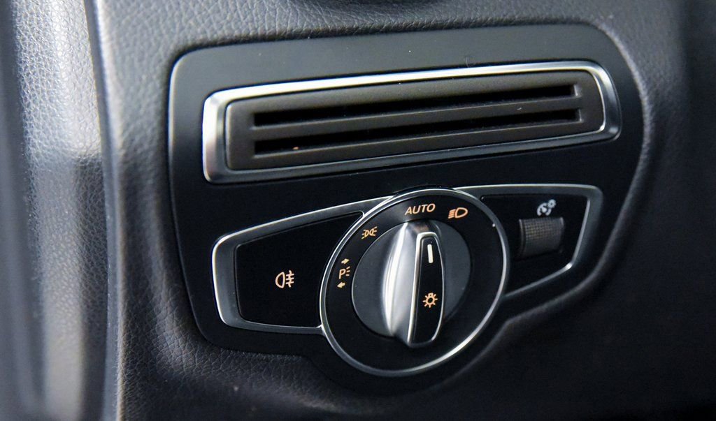 Used 2018 Mercedes-Benz C 300 4MATIC Sedan image 18