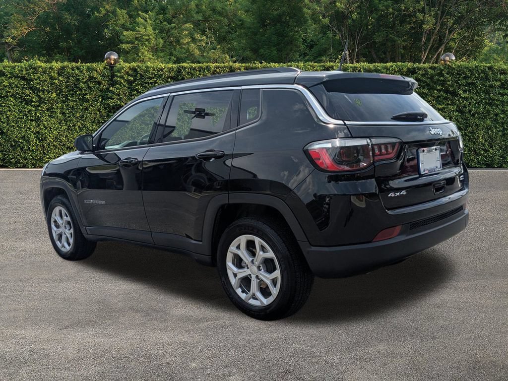 Used 2024 Jeep Compass Latitude AWD/4WD image 7