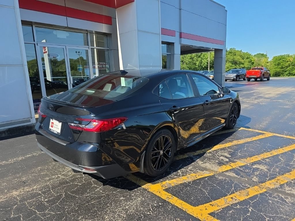 Used 2025 Toyota Camry SE FWD image 3