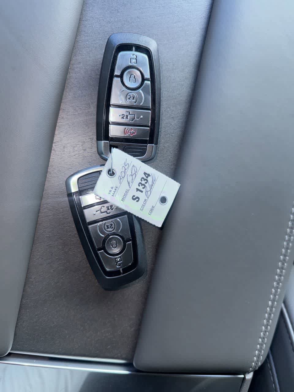 Used 2025 Ford F250 Platinum w/ Platinum Plus Package AWD/4WD image 13