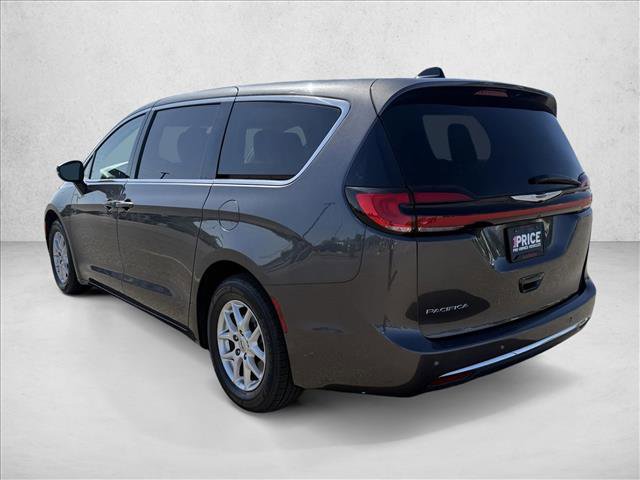 Used 2023 Chrysler Pacifica Touring-L FWD image 8