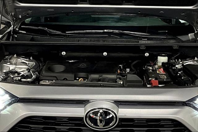Used 2022 Toyota RAV4 XLE AWD/4WD image 31