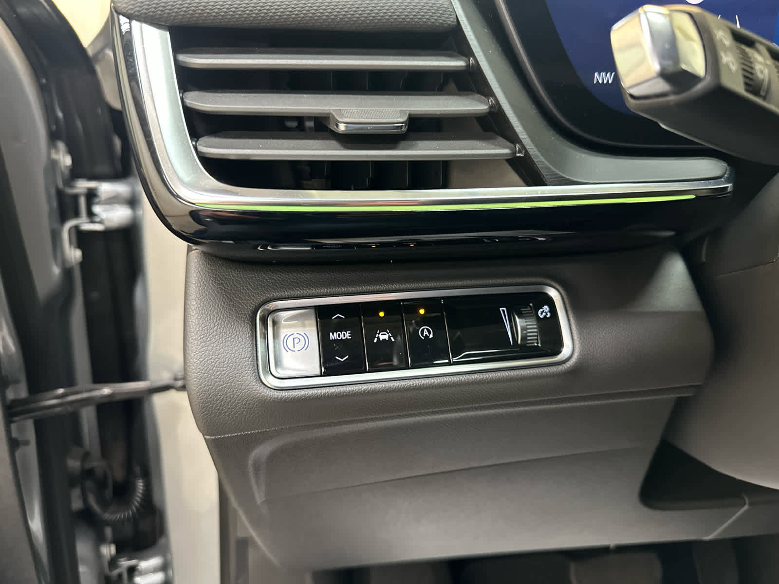 Certified 2025 Buick Envision Preferred image 23