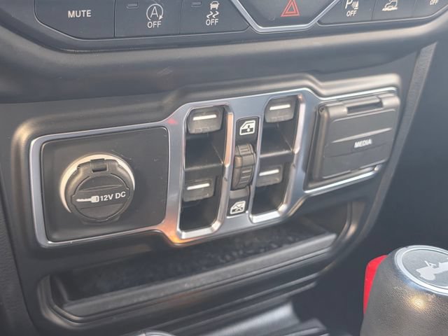 Used 2022 Jeep Wrangler Unlimited Sahara w/ Cold Weather Group AWD/4WD image 27