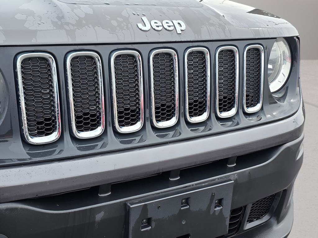 Used 2018 Jeep Renegade Latitude image 9