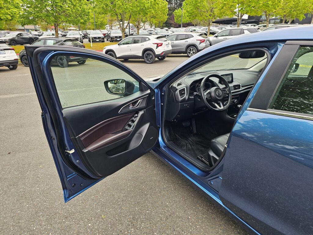 Used 2018 MAZDA MAZDA3 Grand Touring w/ Premium Equipment Package FWD image 20