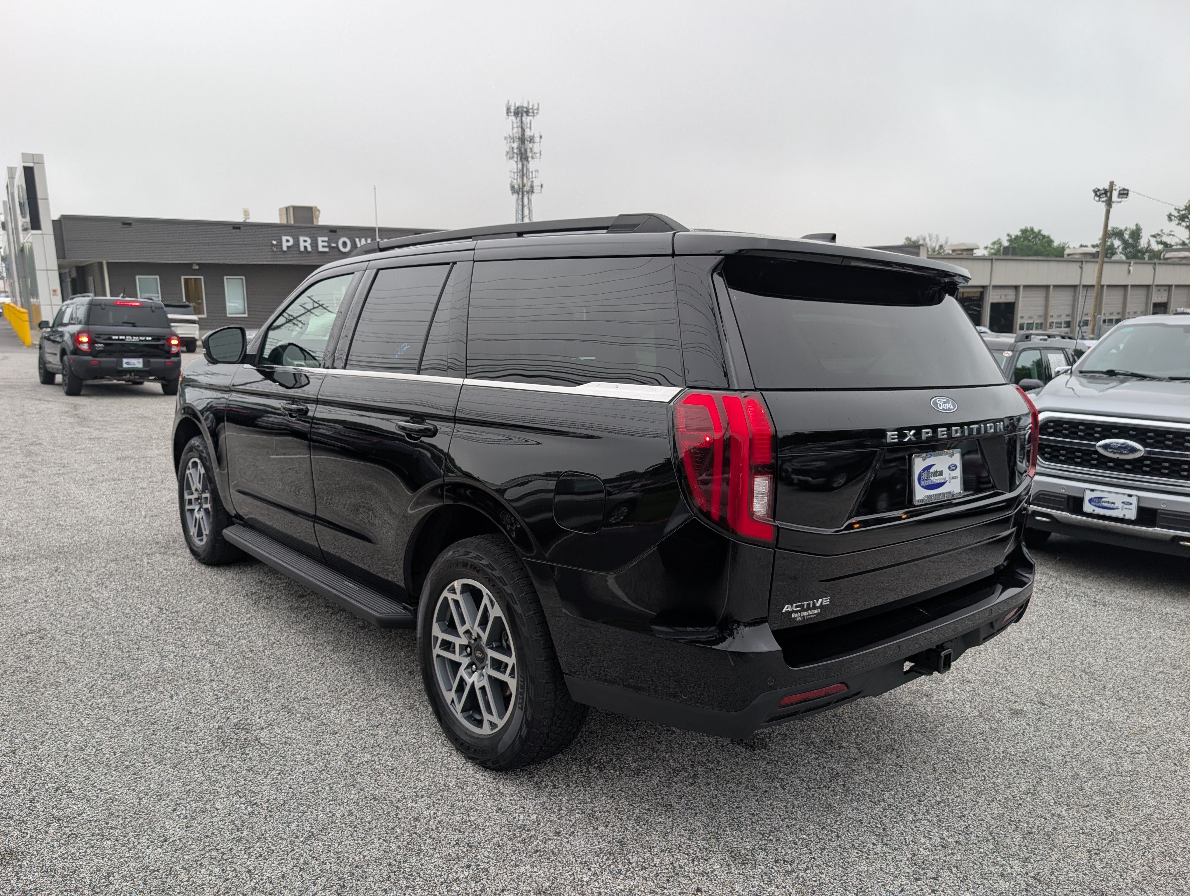 Certified 2025 Ford Expedition Active AWD/4WD image 5