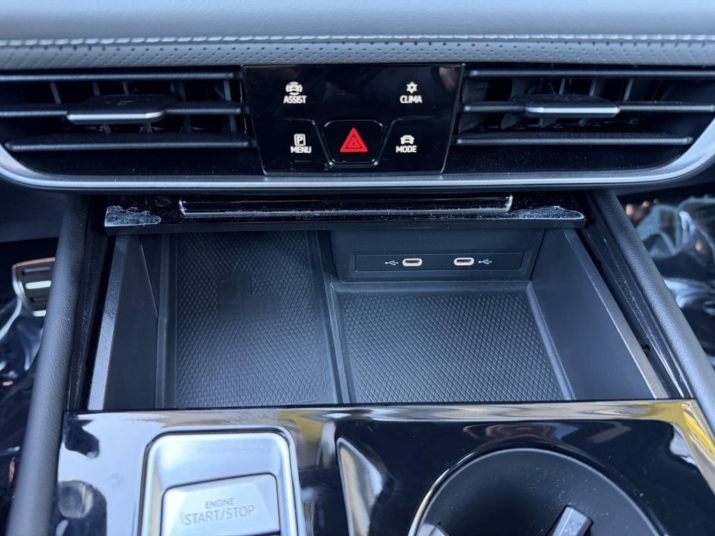 Used 2024 Volkswagen Atlas Cross Sport SEL R-Line image 27