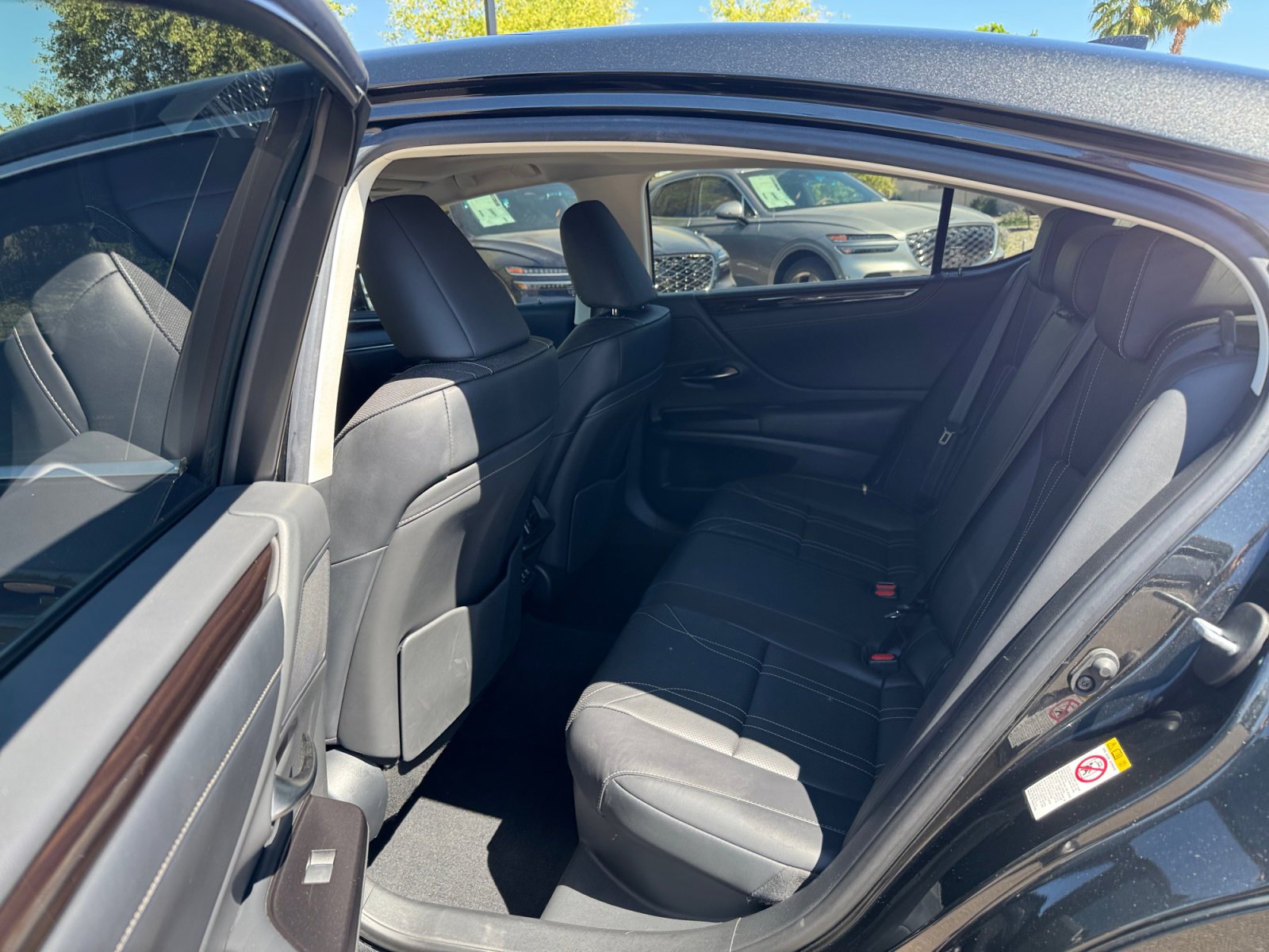 Used 2019 Lexus ES 300h w/ Luxury Package image 17