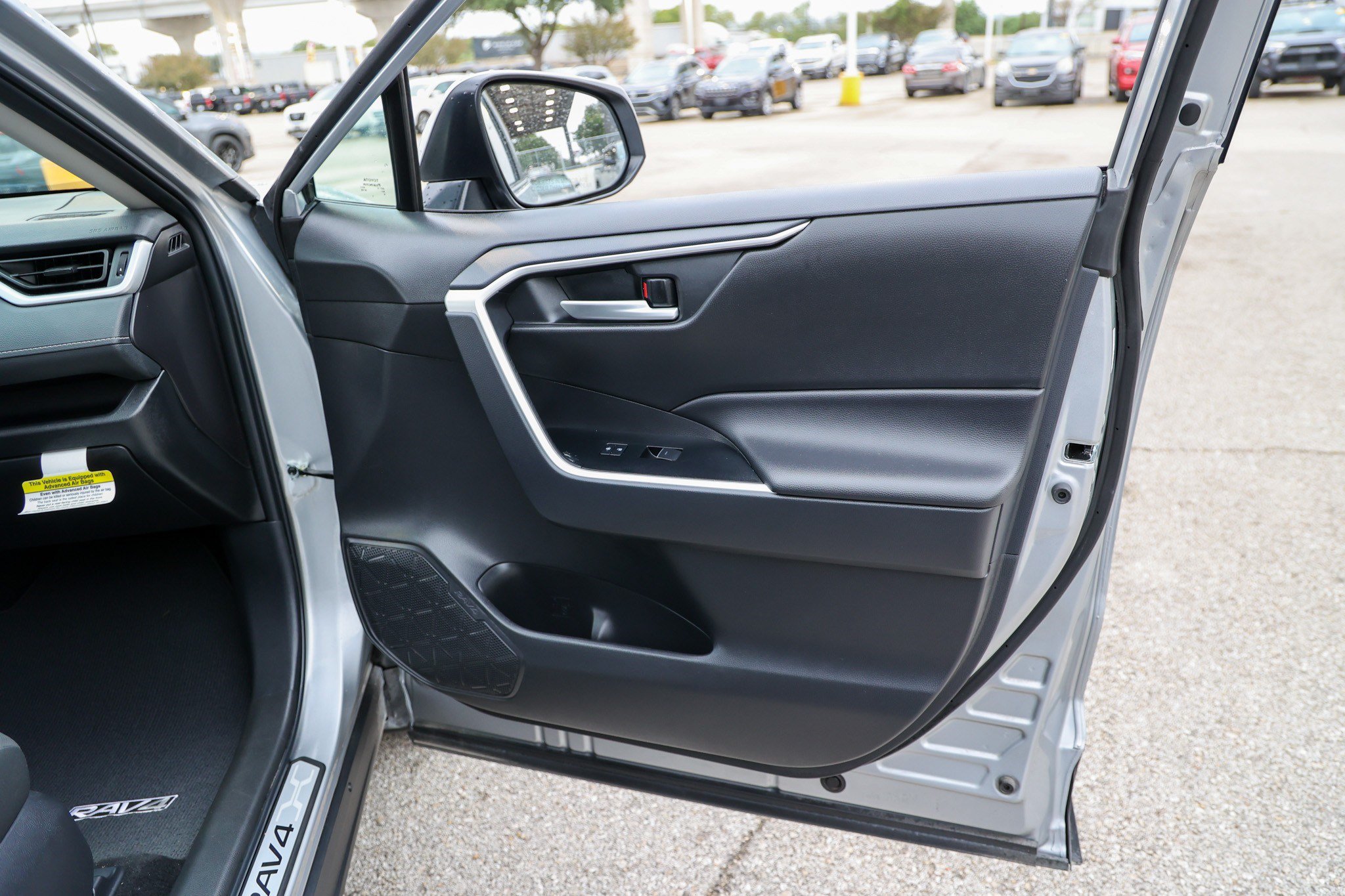 Certified 2025 Toyota RAV4 XLE FWD image 41