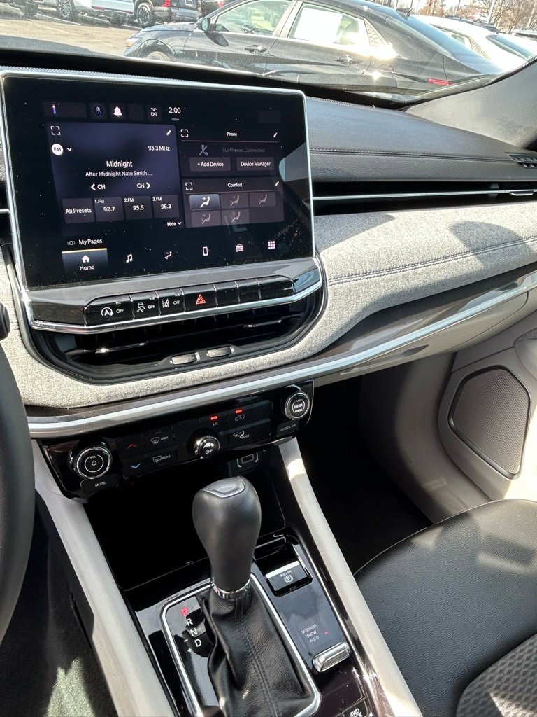 Used 2024 Jeep Compass Latitude image 12