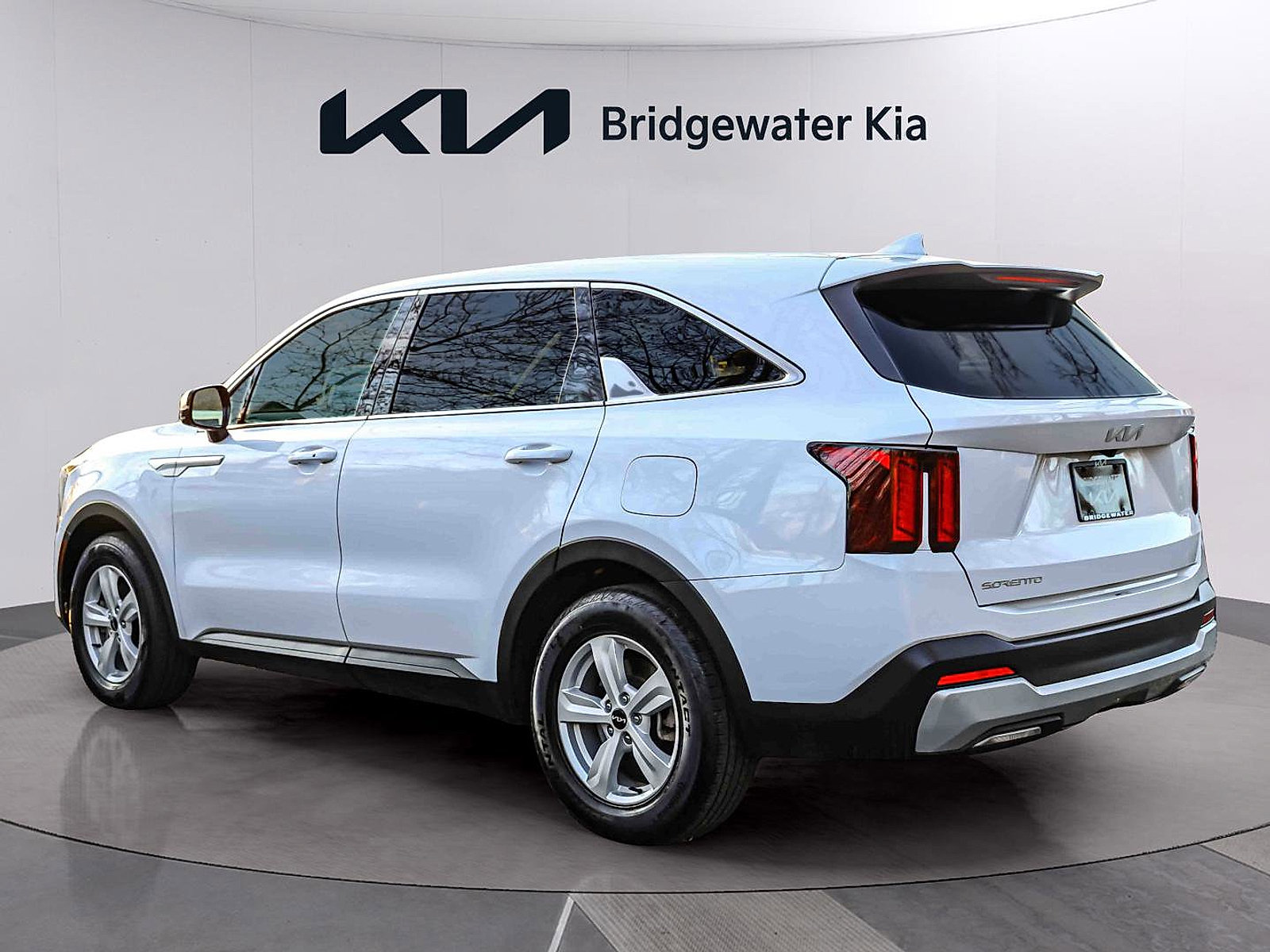 Certified 2024 Kia Sorento LX FWD image 5