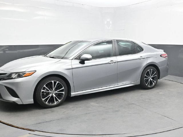 Used 2019 Toyota Camry SE FWD image 3