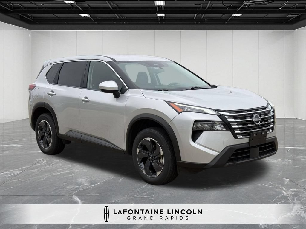 Used 2025 Nissan Rogue SV AWD/4WD image 7