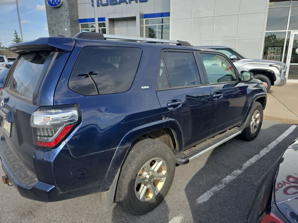 Used 2022 Toyota 4Runner SR5 Premium w/ Moonroof Package AWD/4WD image 6