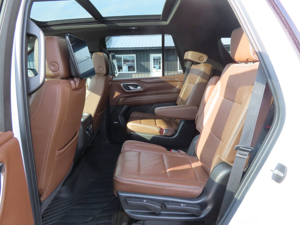 Used 2021 Chevrolet Tahoe High Country w/ Premium Package image 44