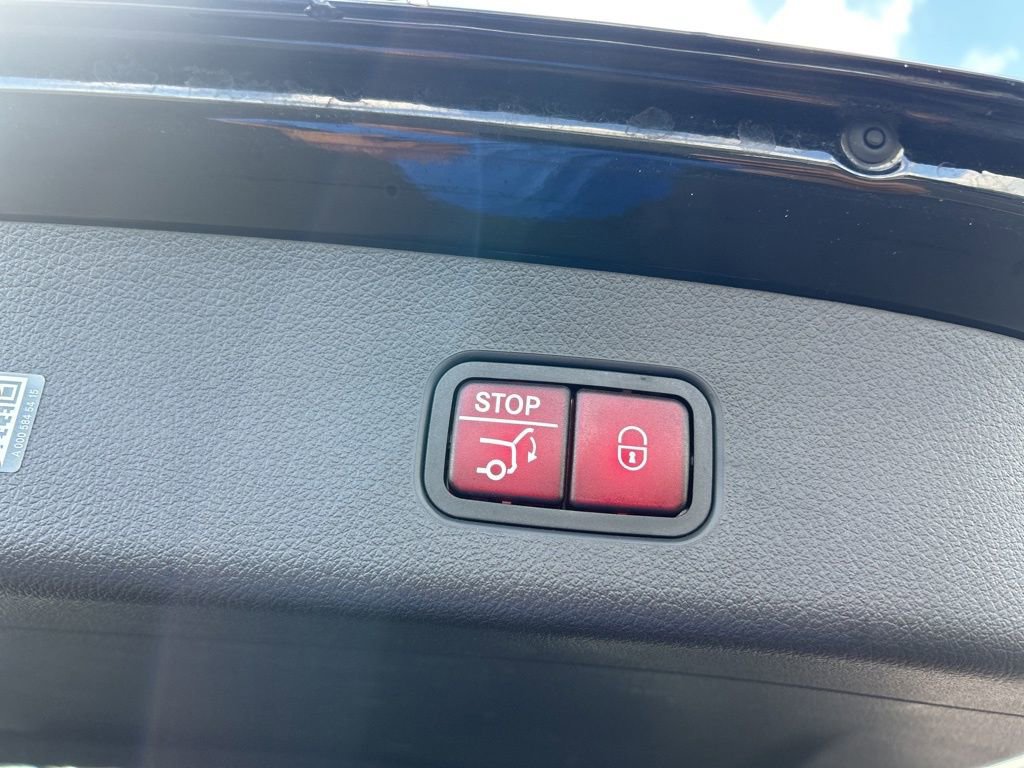 Used 2025 Mercedes-Benz GLC 43 AMG 4MATIC image 34