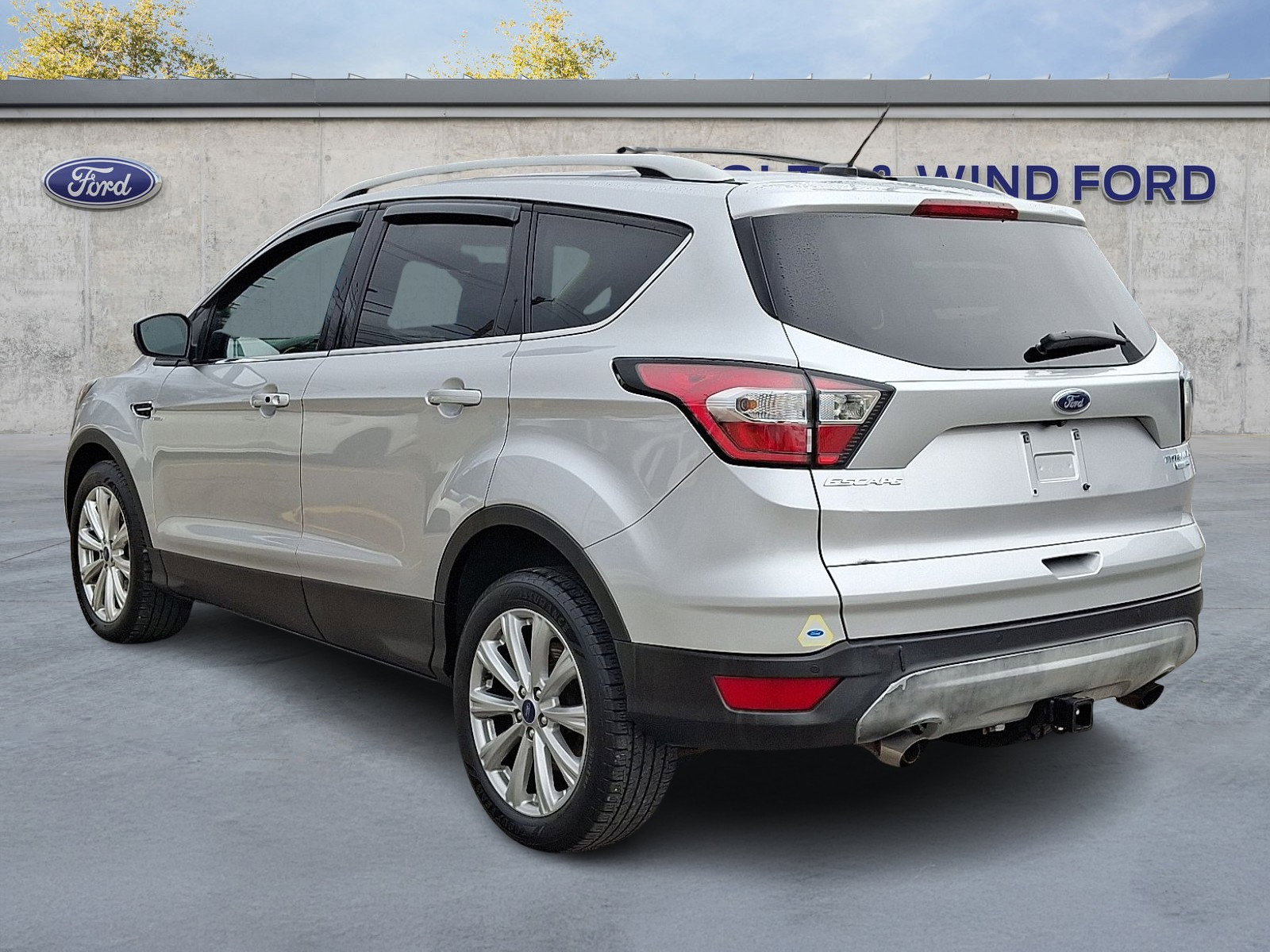 Used 2017 Ford Escape Titanium image 4