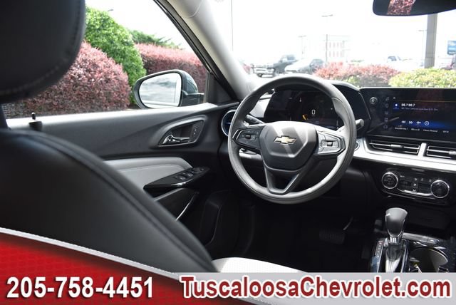 Used 2025 Chevrolet Trax LT FWD image 23