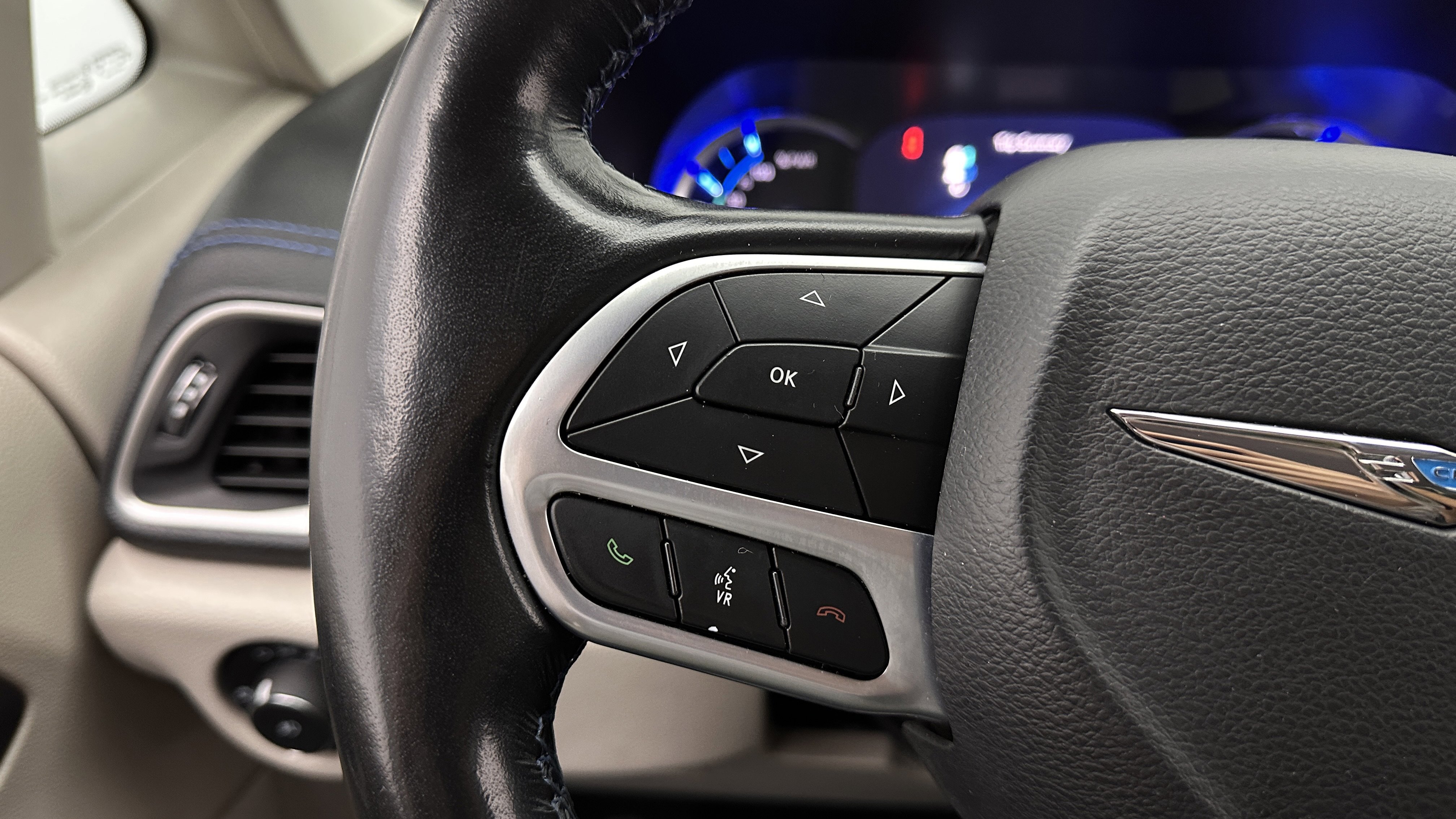 Used 2021 Chrysler Pacifica Touring-L FWD image 23