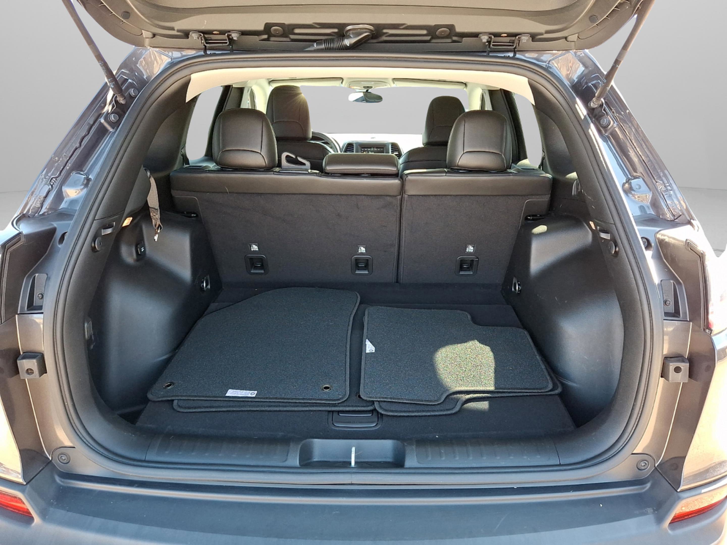 Certified 2019 Jeep Cherokee Latitude Plus image 28