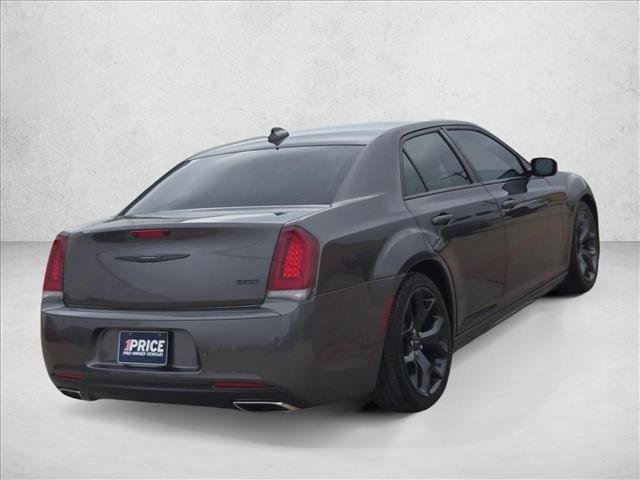 Used 2022 Chrysler 300 Touring L RWD image 5