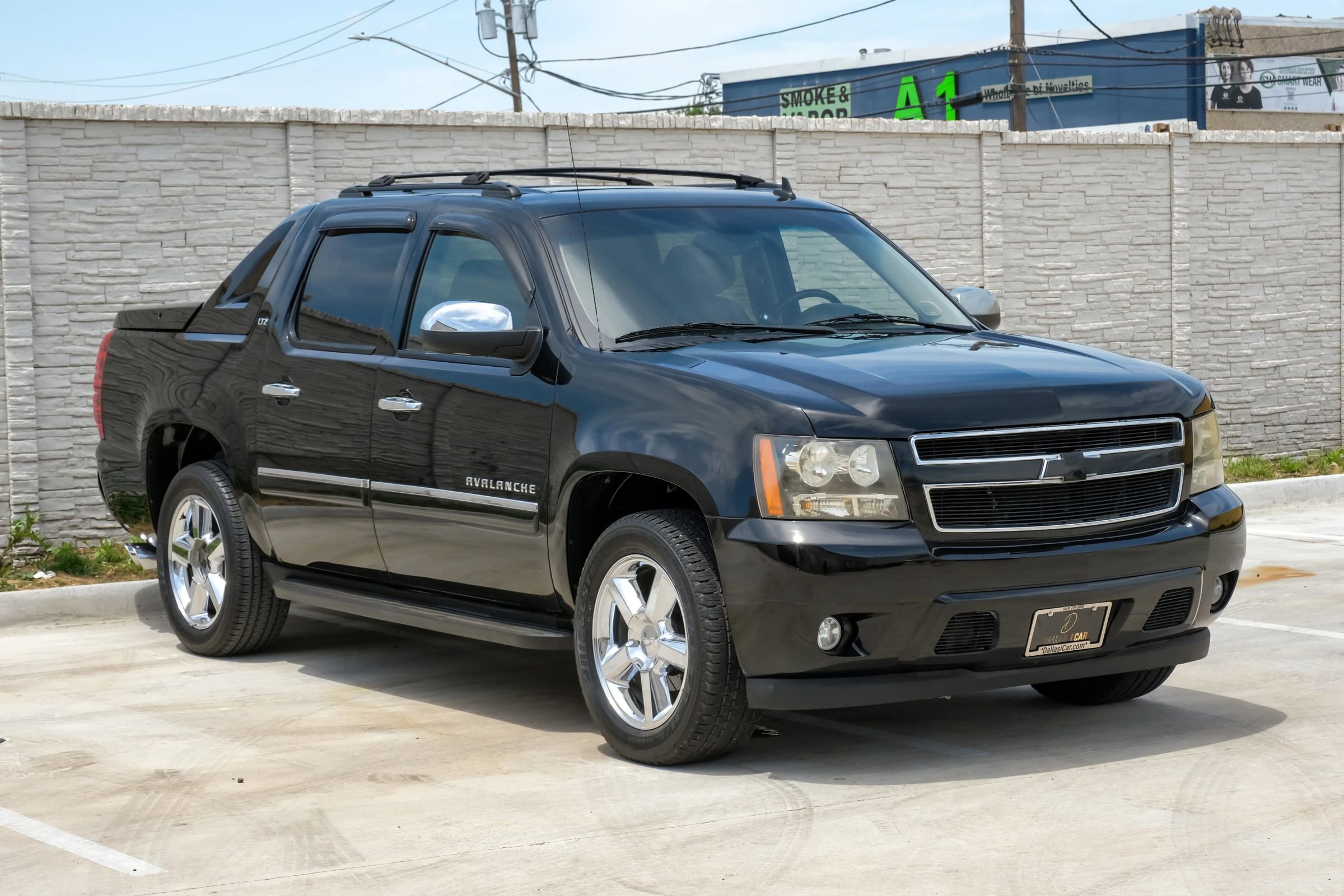 Used 2012 Chevrolet Avalanche LTZ RWD image 7