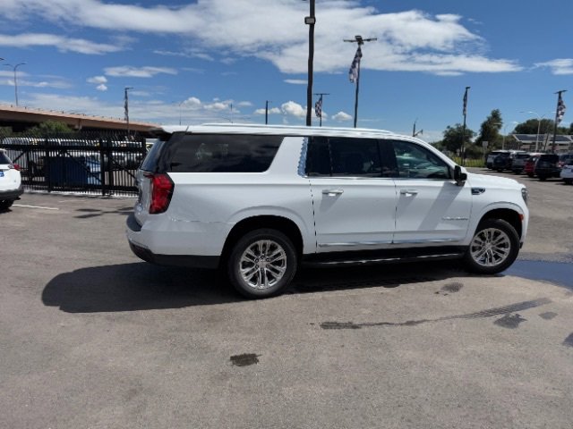 Used 2023 GMC Yukon XL SLT image 35