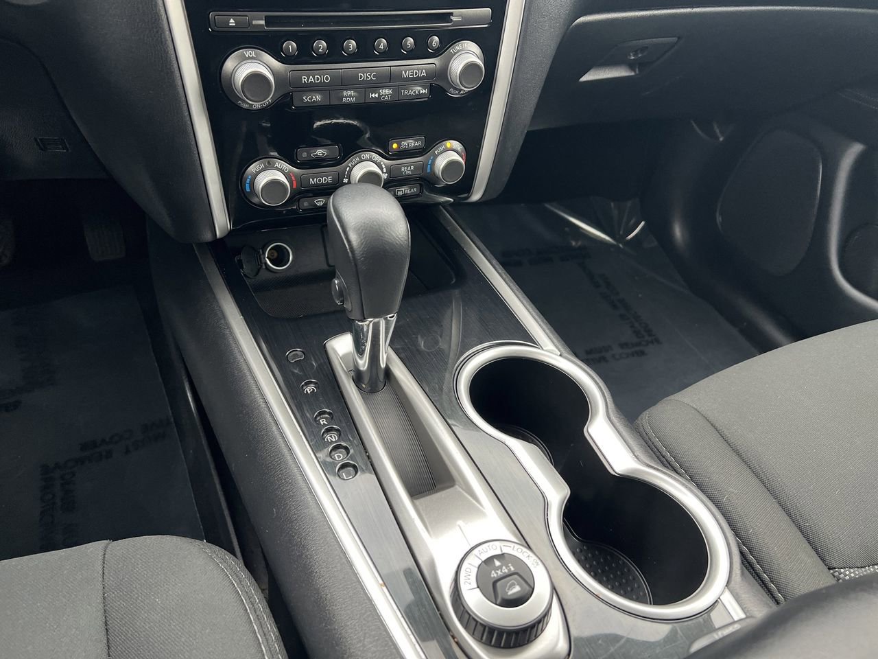 Used 2020 Nissan Pathfinder SV image 11