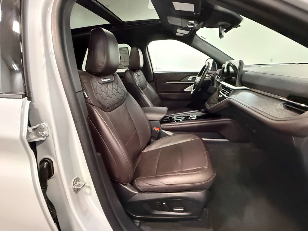 Used 2025 Ford Explorer Platinum w/ LUX Leather Package image 13