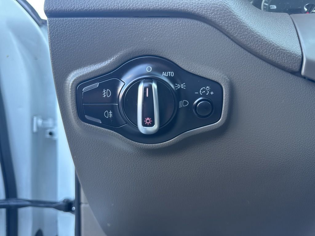 Used 2016 Audi Q5 2.0T Premium Plus w/ Technology Package image 12