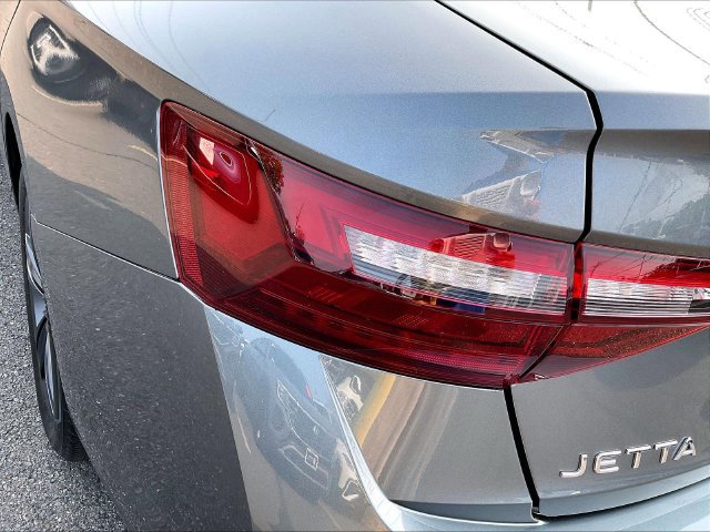 Certified 2022 Volkswagen Jetta SE FWD image 29
