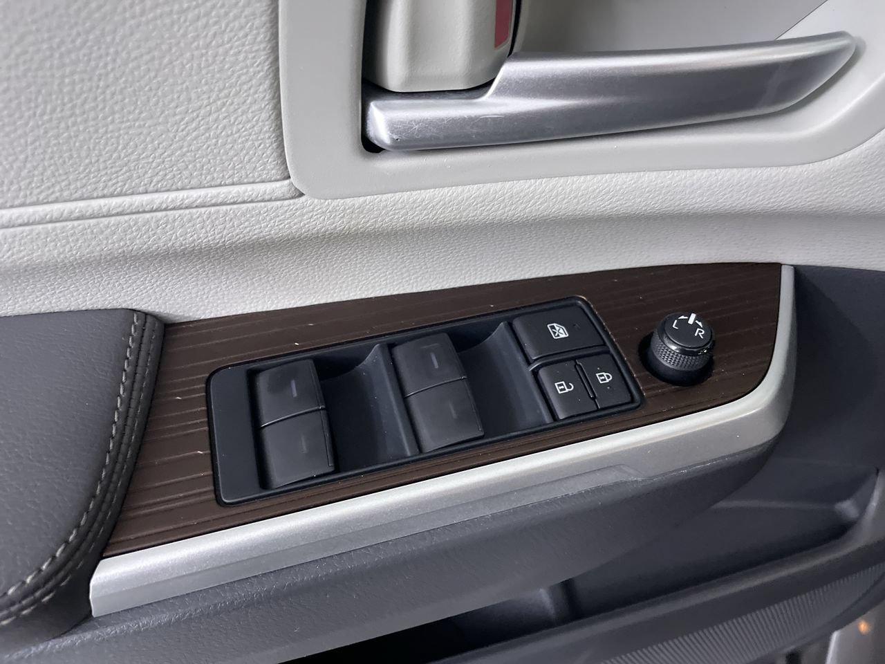 Used 2022 Toyota Sienna XLE FWD image 11