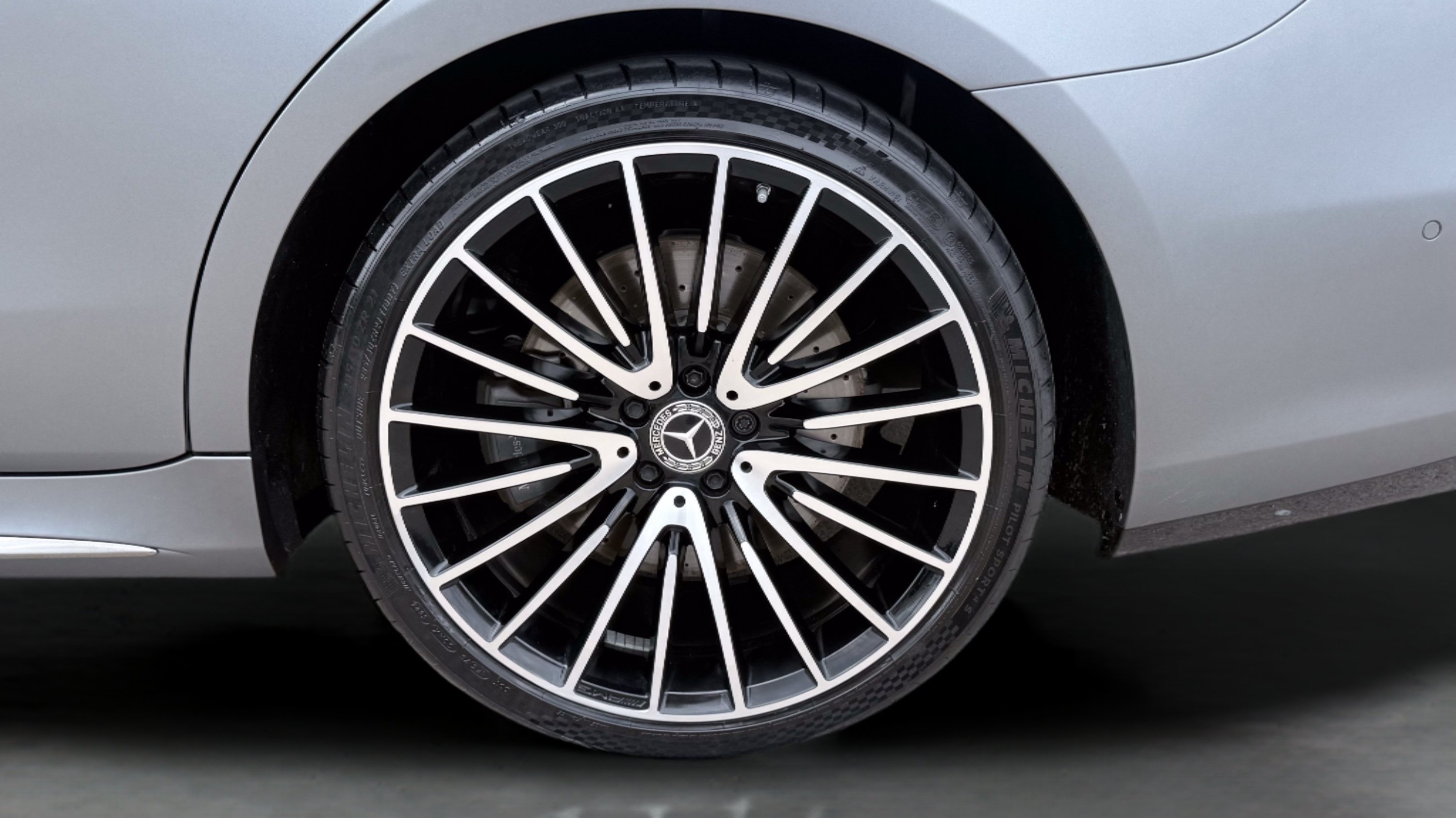 Used 2023 Mercedes-Benz S 500 4MATIC w/ AMG Line image 17
