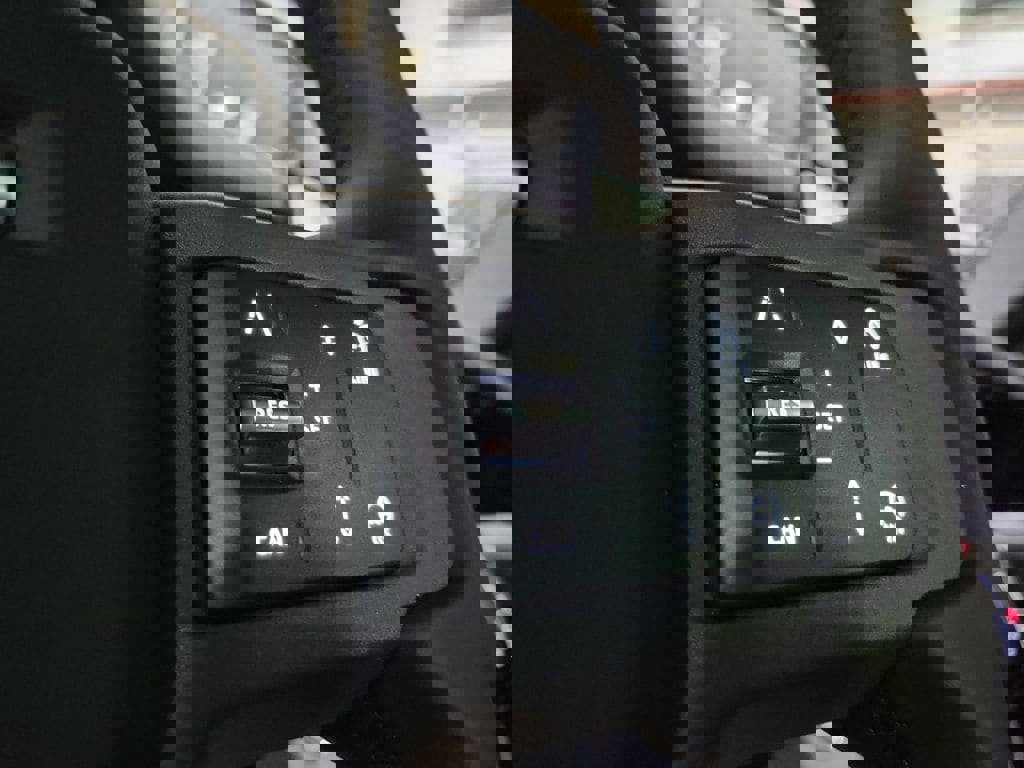 New 2026 Land Rover Defender 130 X-Dynamic SE image 16