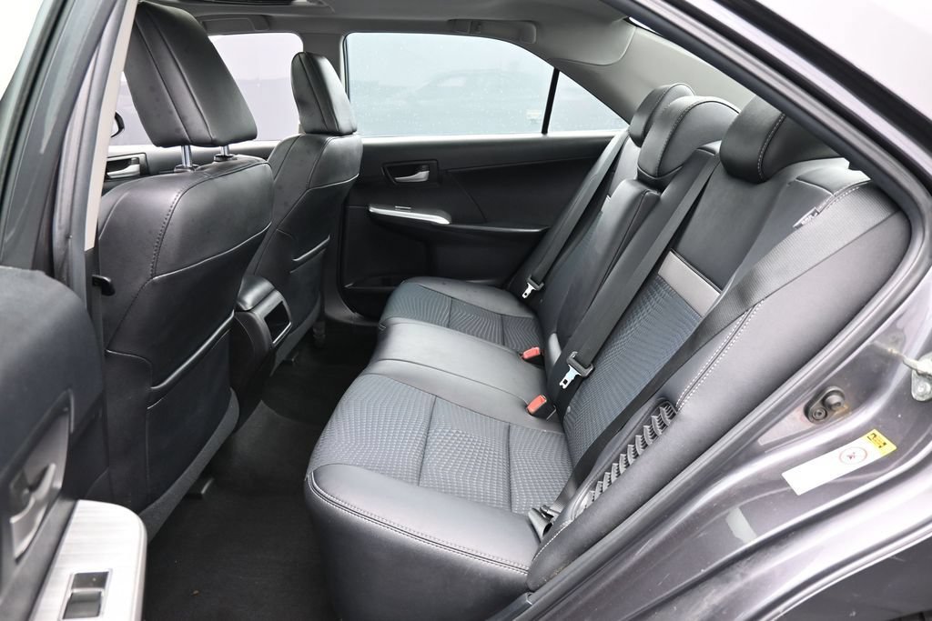 Used 2014 Toyota Camry SE w/ Moonroof Package FWD image 24