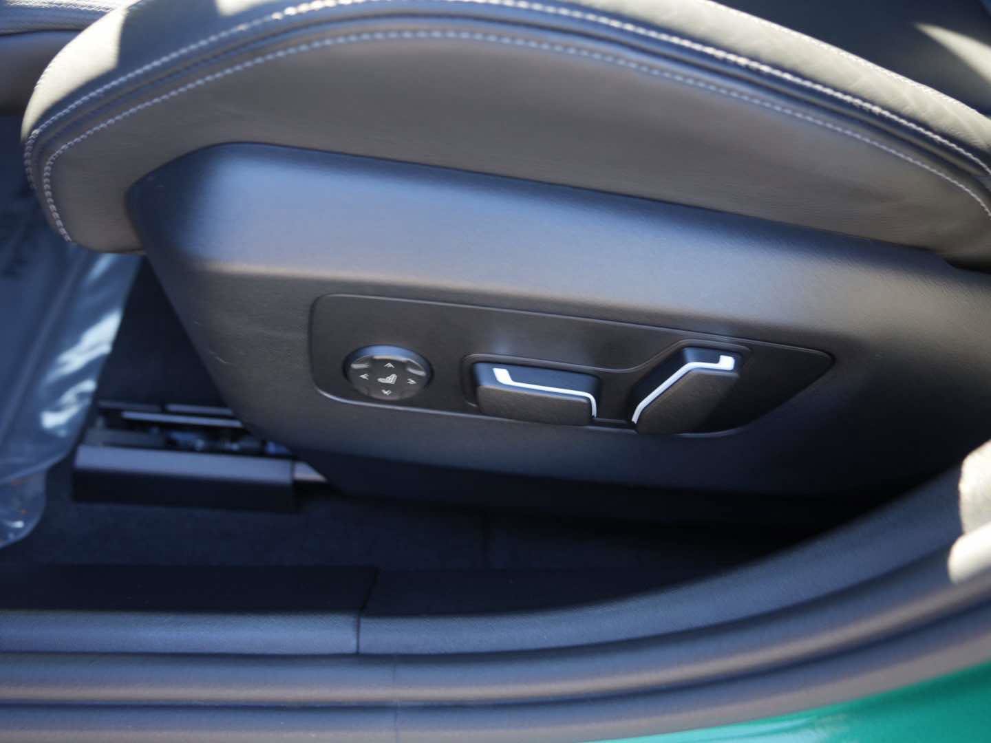 Used 2025 BMW M5 w/ Carbon Package image 18