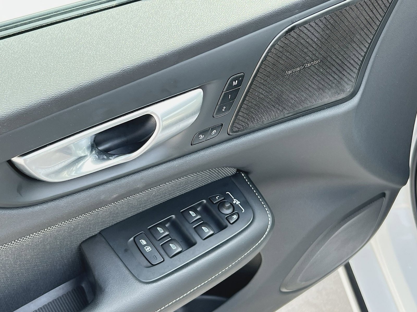 Used 2024 Volvo S60 B5 Plus w/ Climate Package image 15