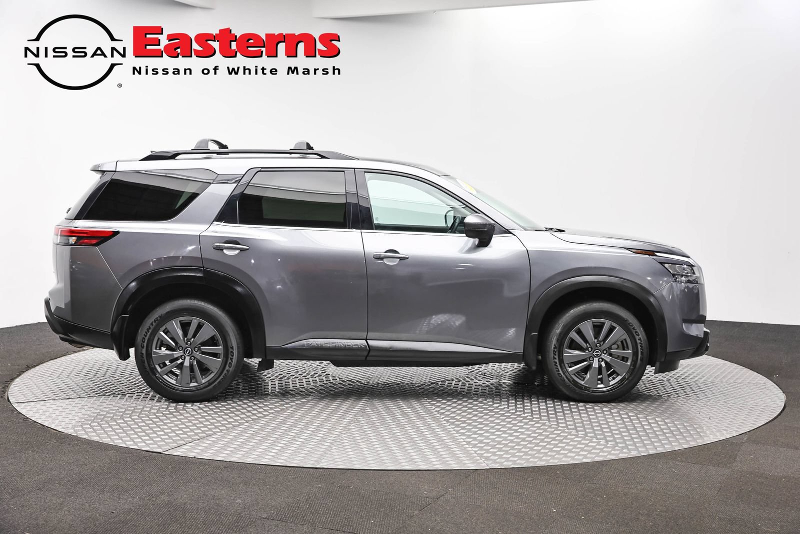 Used 2022 Nissan Pathfinder SV AWD/4WD image 4