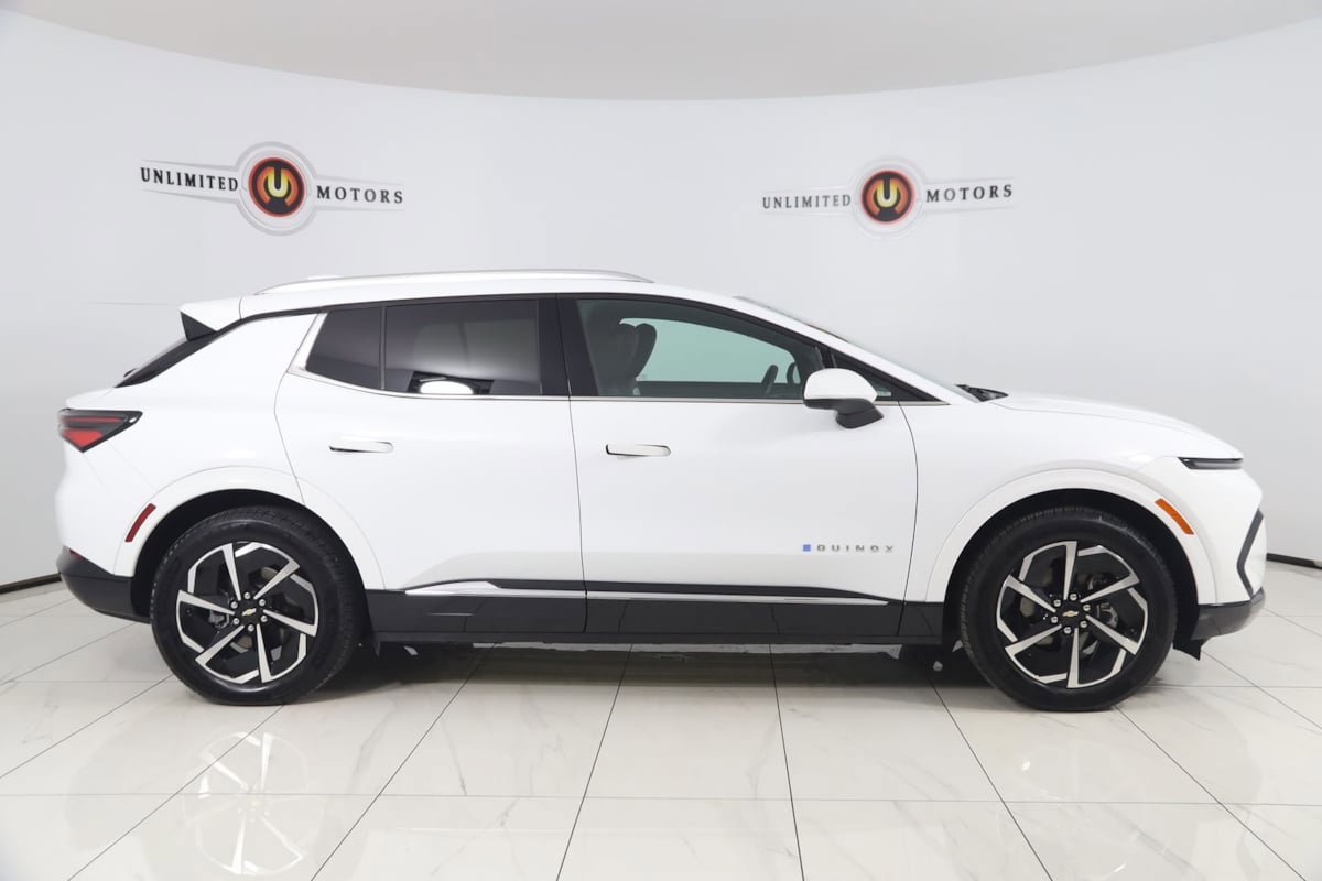 Used 2025 Chevrolet Equinox EV LT FWD image 2