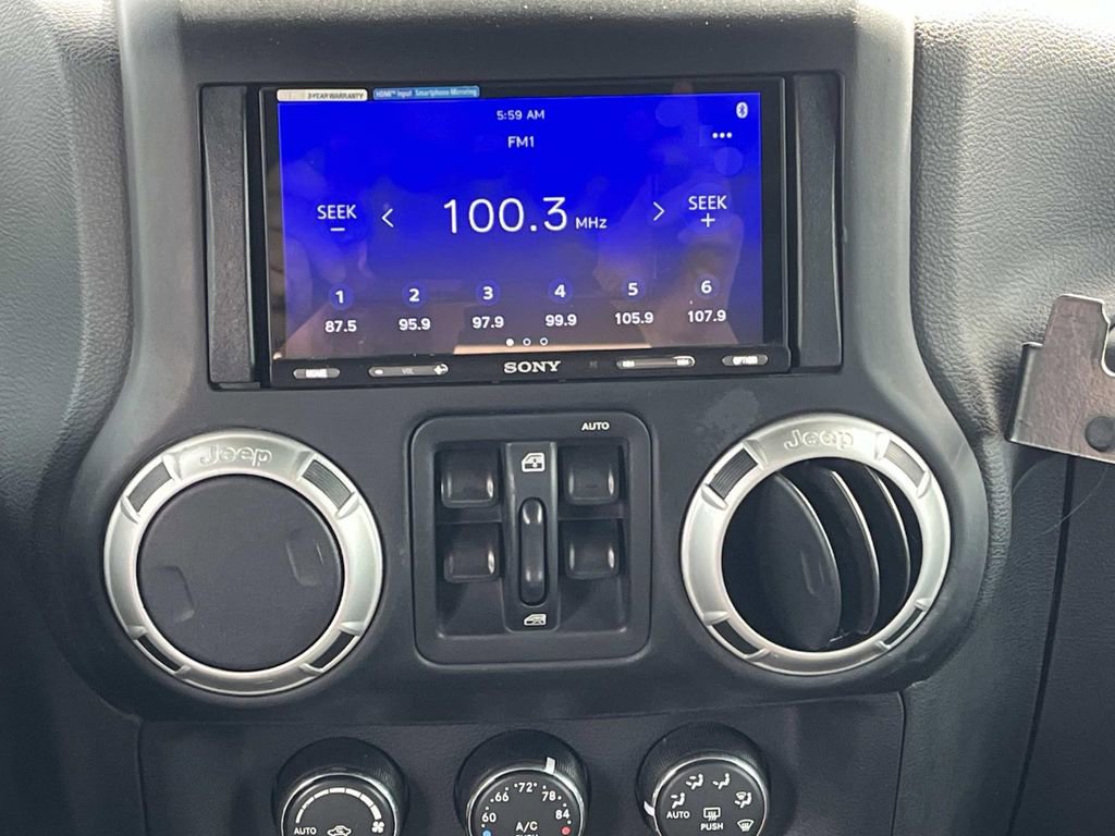 Used 2016 Jeep Wrangler Unlimited Rubicon image 13