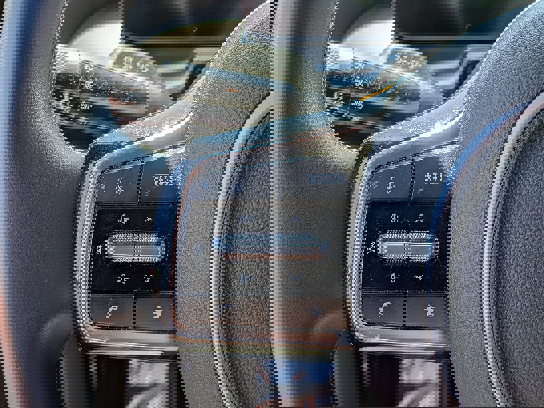 Used 2025 Kia Sorento S FWD image 15