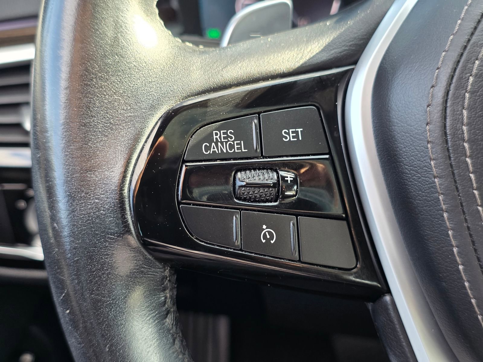 Used 2020 BMW 530e w/ Premium Package image 24