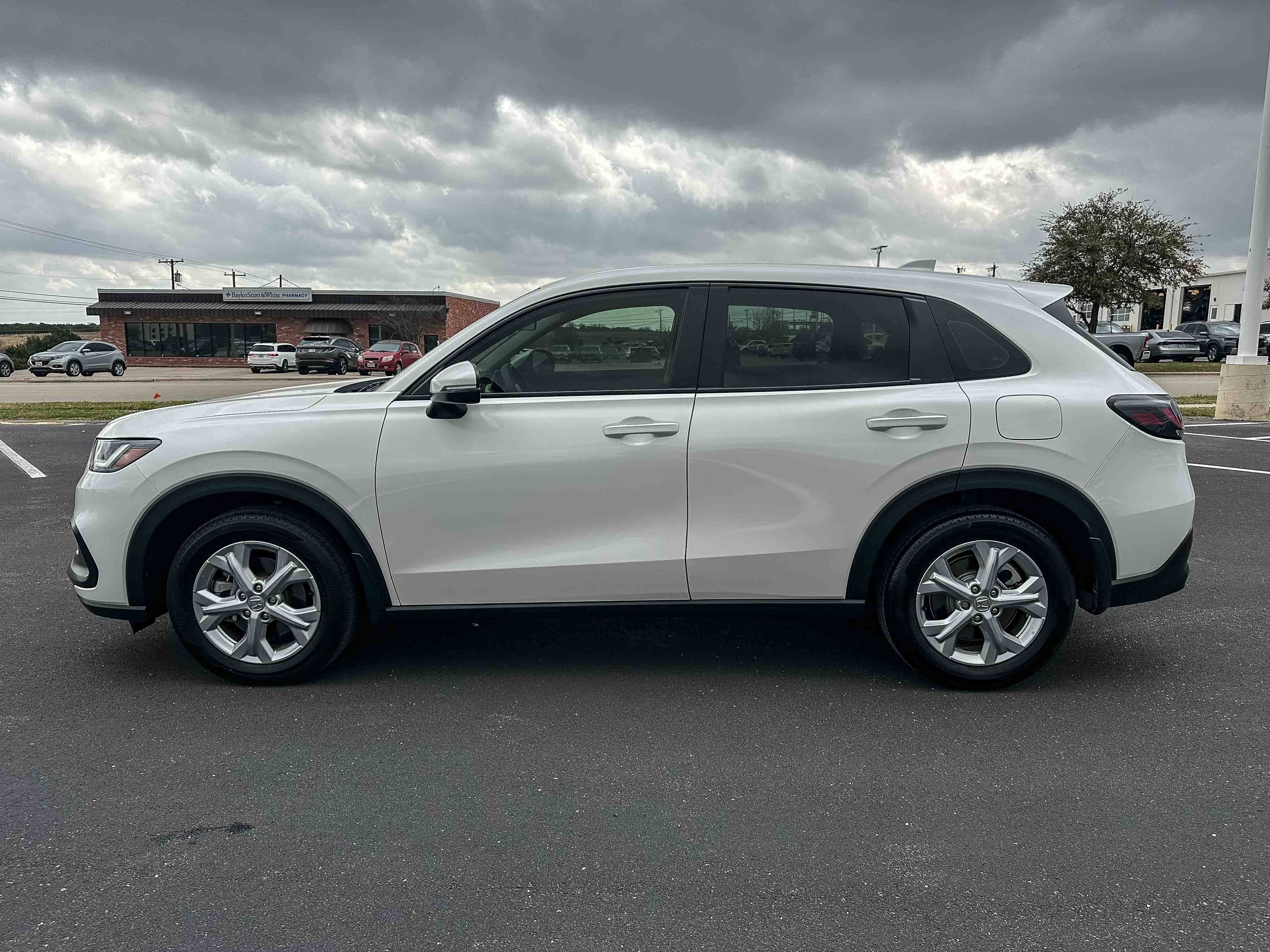 Used 2025 Honda HR-V LX image 9