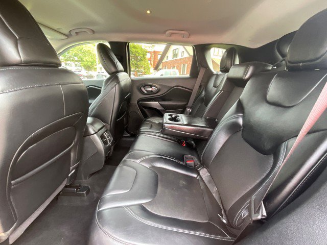 Used 2020 Jeep Cherokee Latitude Plus w/ Cold Weather Group AWD/4WD image 28