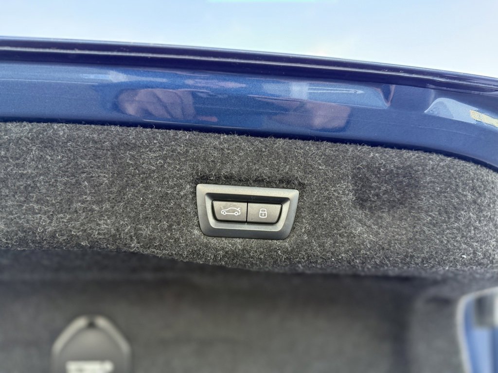 Used 2025 BMW i5 eDrive40i w/ Premium Package image 24